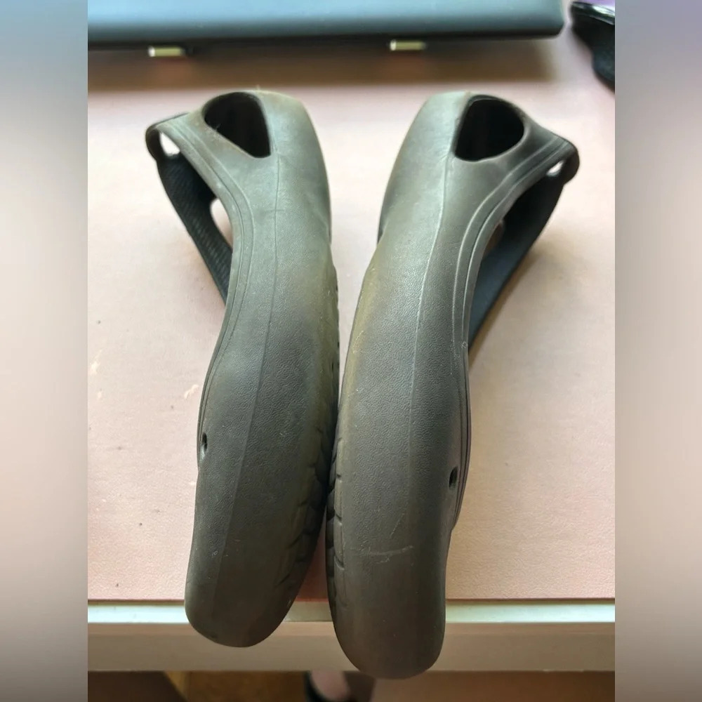 CROCS Slips on Flats Brown size 9 - Picture 5 of 10